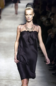 860179987_Lanvin2003WomenRTW137.thumb.jpg.923334bd7b9f614993dd549661cf7a02.jpg