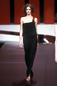 885021240_Valentino1999WomenRTW132.thumb.jpg.d13c3fdf41d5f579e85c516126623dcc.jpg