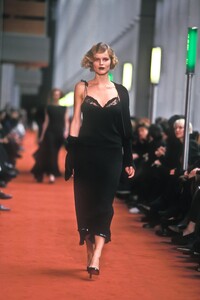 952724546_SoniaRykiel1998WomenRTW67.thumb.jpg.c624c5e7aa42d00d8e2912887188e736.jpg