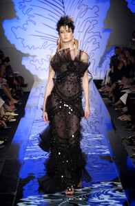 970913502_Valentino2001HauteCouture20.thumb.jpg.855e8028b333e517970fb63360f203db.jpg