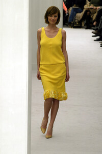 990424076_Chanel2004HauteCouture124.thumb.jpg.d579e355f19e826cd178cb9d455376a6.jpg