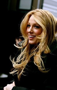 BlakeLively997654245679994567997765445676544567.thumb.jpg.7a40b75d4e29da89b43c98e500780cff.jpg