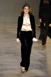 Blumarine-FW2004-Anouck-Lepere-13.jpg