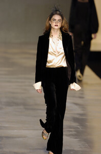 Blumarine-FW2004-Anouck-Lepere-14.jpg