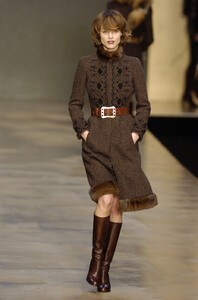 Blumarine-FW2004-Eva-Herzigova-01.jpg