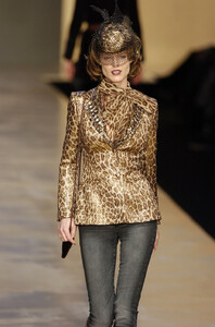 Blumarine-FW2004-Eva-Herzigova-10.jpg