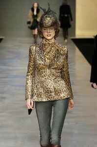 Blumarine-FW2004-Eva-Herzigova-12.jpg