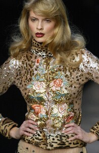 Blumarine-FW2004-Julia-Stegner-12.jpg