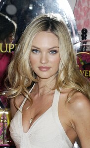 CandiceSwanepoel976542khgfdsdghkllkhgd45679976544567.thumb.jpg.9537162a461c13537b901acba2ae476b.jpg