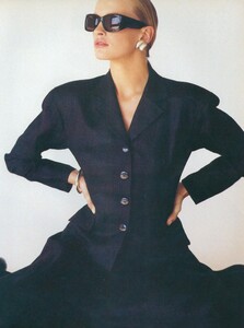Demarchelier_US_Vogue_January_1987_02.thumb.jpg.853e566b7c649369320aa57108e58dbc.jpg