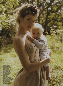 Field_Testino_US_Vogue_November_2008_03.thumb.jpg.ffdebafe33162da9a15aed98d6029fd3.jpg