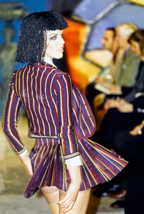 JOHN-GALLIANO-FALL-1997-RTW-046.jpg