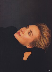Leibovitz_US_Vogue_December_1993_02.thumb.jpg.ba6f6985ecfd1e848d8f8d53bc515c7a.jpg