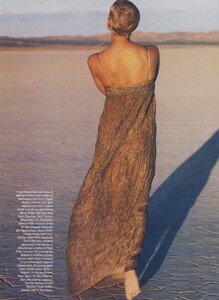 Long_Ritts_US_Vogue_October_1993_04.thumb.jpg.0517399fc01172a10438c92d3121cdbf.jpg