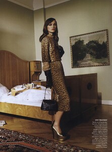 Testino_US_Vogue_September_2008_06.thumb.jpg.e5524e29e1200fe53ace7bba3247540f.jpg