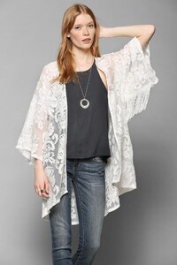 White-Lace-Kimono-Outfit.jpg