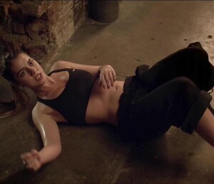 adelaide_kane_sports_bra_teen_wolf6.jpg