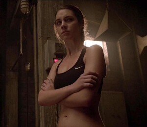 adelaide_kane_sports_bra_teen_wolf8.jpg