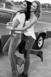 camila-mendes-lili-reinhart-bongo-jeans-bongo-bff-s-fall-2017-campaign-part-ii-18.jpg