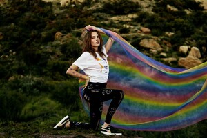 cara-delevingne-puma-pride-collection-2021-1.jpg