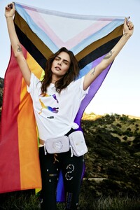 cara-delevingne-puma-pride-collection-2021-4.jpg