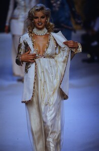 chanel-hc-fw-1992.thumb.jpg.f00ecfb6f6b94a5ca919fe7b7d273d4c.jpg