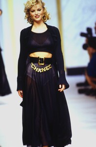chanel-ss-1993.thumb.jpg.8d4b45d06f7f393111def1cd326fa368.jpg