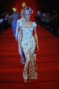 givenchy-ss-1997.thumb.jpg.8c207f7acf0ca30d92c86051acb0a67d.jpg