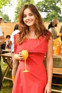 jenna-louise-coleman-at-veuve-clicquot-champagne-garden-08-07-2021-2.jpg