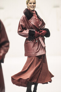 max-mara-fw-1993-1.thumb.jpg.0add850e4972bb101bf6dc12020fe2a1.jpg