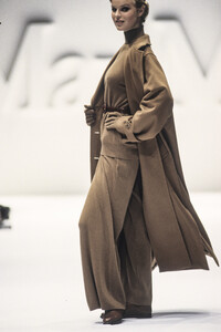 max-mara-fw-1993-2.thumb.jpg.d69523b14351023db75bc426131259d8.jpg