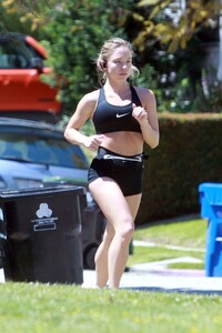 sydney-sweeney-out-jogging-in-los-angeles-04-16-2020-0.jpg