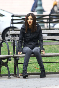 victoria-justice-on-the-set-of-eye-candy034.png