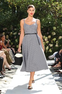 00027-Michael-Kors-Spring-22-RTW-New-York-credit-gorunway.jpg