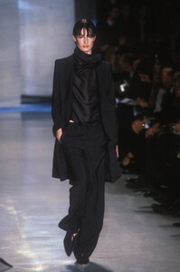 122859968_DonnaKaran1998WomenRTW27.thumb.jpg.8c12c29442173886dc34f55bb00affe3.jpg