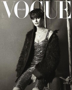 Cara Taylor-Vogue-Russia-3.jpg