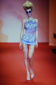 1323474047_VIVIENNE-WESTWOOD-SPRING-1997(35).thumb.jpg.f830552537341dd11d0da182248b75b2.jpg