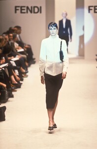 1384394111_Fendi1998WomenRTW11.thumb.jpg.39c38c67df8ff789385d59b66505afb7.jpg