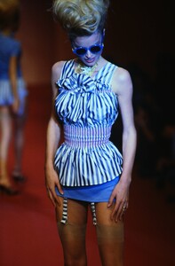 1411900497_VIVIENNE-WESTWOOD-SPRING-1997(30).thumb.jpg.969dfd32af91e732ed339395b65776a1.jpg