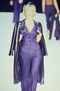 143312045_CHRISTIAN-DIOR-SPRING-1997(5).thumb.jpg.f986d7ddad8b034790aaa30c07edcde4.jpg