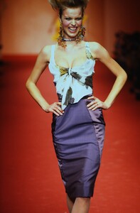 1465537705_VIVIENNE-WESTWOOD-SPRING-1997(27).thumb.jpg.1fd98852f5ea05f41490bed2ffef9bd9.jpg