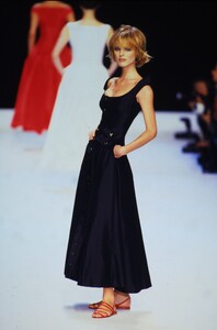 1628066362_CHRISTIAN-DIOR-SPRING-1997(11).thumb.jpg.726b61df1d8e46f1d75b2c6251f7e726.jpg