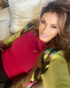 740full-sabrina-salerno (2).jpg