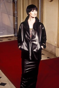 1759513580_JeanPaulGaultier1998HauteCouture51.thumb.jpg.ba47af298251097266b5013465289c37.jpg
