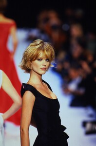 2017409291_CHRISTIAN-DIOR-SPRING-1997(16).thumb.jpg.735801e089e651bb2fb472f22b68c67d.jpg