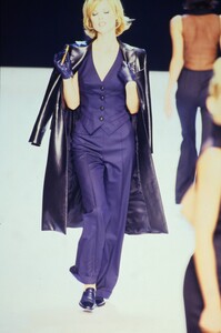 280595066_CHRISTIAN-DIOR-SPRING-1997(6).thumb.jpg.fa40a09f4aa9521eb01d5f13cf9601b6.jpg