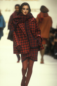 538345408_OscardeLaRentaFall19925.thumb.jpg.7536128ba5d640e167814d4985f56e11.jpg