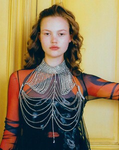 noor 2021-10-01 Marie Claire - France-page-009.jpg