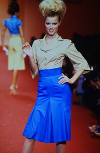 751670982_VIVIENNE-WESTWOOD-SPRING-1997(12).thumb.jpg.df4a96091d79508071329d58d9473154.jpg