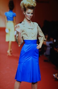 764263332_VIVIENNE-WESTWOOD-SPRING-1997(11).thumb.jpg.7471987c141e80d2d117f5ef2d288b53.jpg